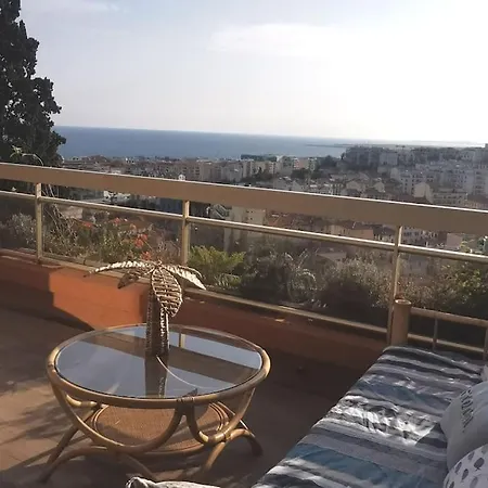 Centre Vue Avec Piscine Pour Famille, Couple D'amis Pas De Groupes De Jeunes Autorises Appartement Nice